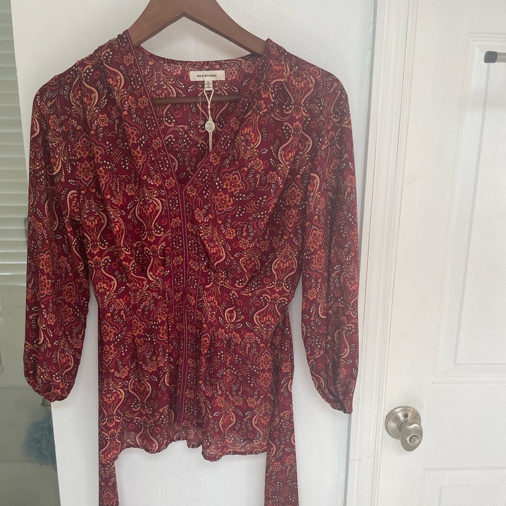Max Studio small blouse.